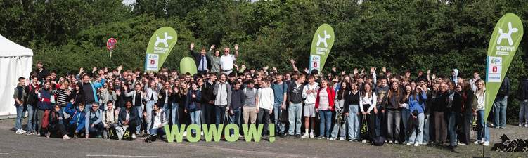 Ein Gruppenfoto lassen sich die begeisterten Schülerinnen und Schüler nicht nehmen. Foto: ADK