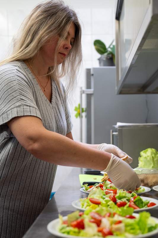 Bio, vegetarisch oder deftig? „Die gute Mischung macht’s“, sagt die Küchenchefin. Foto: KAUTSCHUK/Frank Freudenthaler