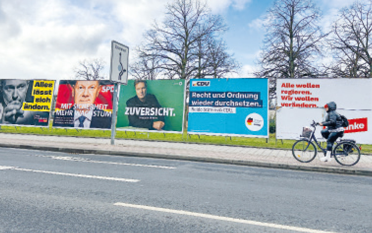 Politik von der Stange: Wahlplakate helfen auf der Suche nach Antworten auf drängende Fragen auch nicht wirklich weiter. Foto: KAUTSCHUK/Daniel Roth